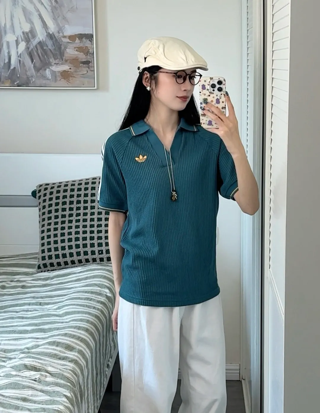 No watermark upper body renderings/chip version 𝟬𝟱𝟰𝟰𝟳# Exclusive real shot/difference between various stolen pictures and online version on the market [𝗔𝗱𝗶𝗱𝗮𝘀 Adidas clover chest embroidery for men and women Same Style𝗩 collar short sleeves] ✅Full set of 1:1 customized accessories ➕Customized three-label ➕𝗬𝘂𝗮𝗻 version hang tag ➕𝗹𝗼𝗴𝗼 packaging bag🔥 ➕Scan the tag to enter the official website. ✅Top Original version, ins Xiaohongshu Dewu Kuaishou and many bloggers wear it. ✅Adidas is a rare V-neck with no buttons, personalized setting and generous temperament, showing the elegance at a glance. ✅Three standards are customized with 270g waffle original Authentic custom-made imported fabrics for the watch, and the overall tailoring adopts three-dimensional structure tailoring! Ergonomically designed, more flexible when wearing! The cut is streamlined and streamlined, allowing you to move flexibly with your body! Integrates functionality, beauty and durability! Suitable for business, travel, leisure and many other occasions! ⭕The high version of the best products🐮is different from the junk products in the market🗯️The same picture but different prices means different versions. ❌Don’t be fooled by the same copywriters and pirated pictures from outside that mix and distribute high-luxury pictures at low prices. After comparing the quality, you will know where the gap is. Don’t lie. I don’t guarantee that my products are the cheapest, but I definitely guarantee that they are worth every penny of your hard-earned money! ‼ ️We don’t slash prices or lower prices, we supply products with care and only make high-end versions!!! Breasts Jimei must see the details of my home clearly, the pictures of my home are all real photos taken by the owner ❤️ Color: Green Size S-XXL